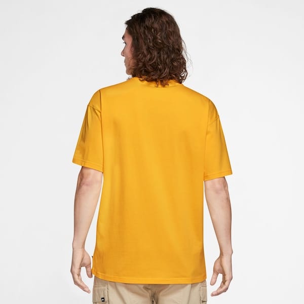 Vista 2 Camiseta Nike SB Tee Logo - Masculina. Nike AMARELO