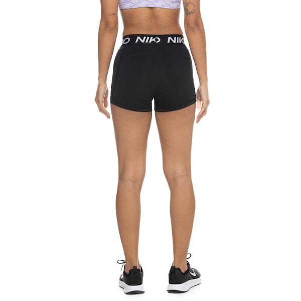 Vista 2 Bermuda Feminina Nike NP 365 3 Nike PRETO