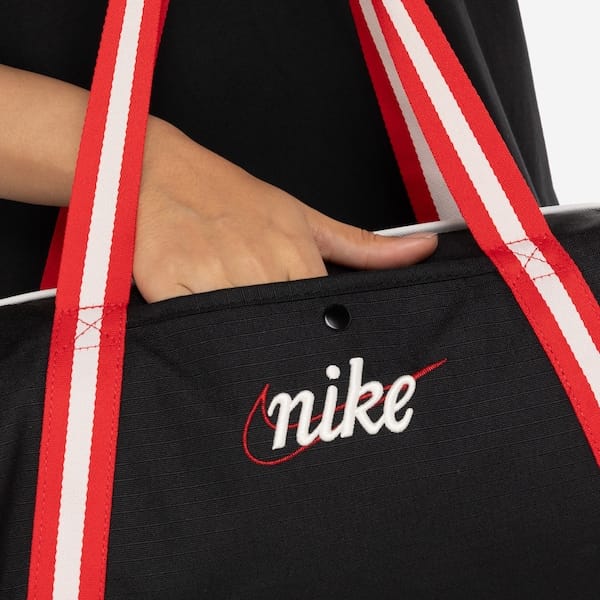 Vista 2 Mala Nike Heritage Duff 13 Litros - Adulto Nike PRETO/VERMELHO