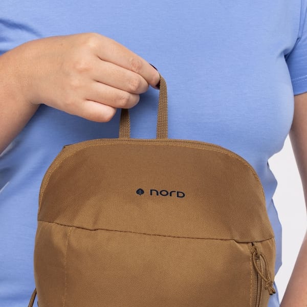 Vista 2 Mochila Nord 10 - Litros Nord Outdoor CARAMELO