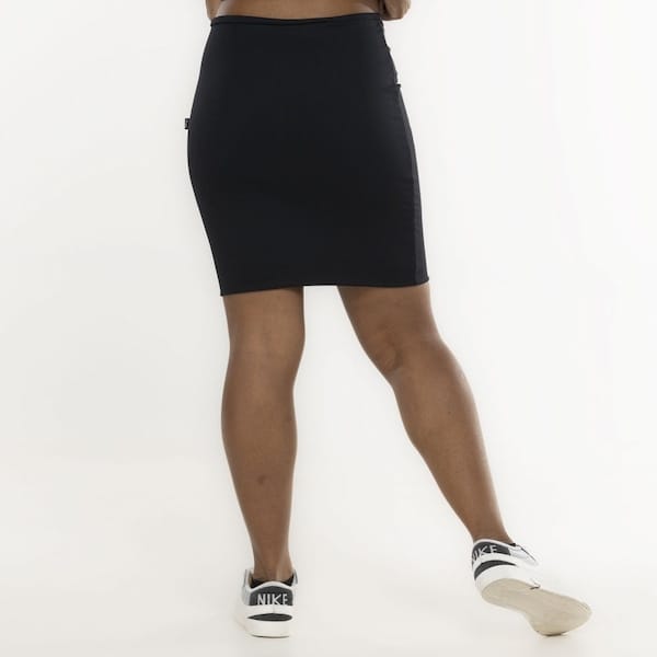 Vista 2 SAIA CURTA CANELADA JADE JADE PRECIOUS JADE JADE PRETO