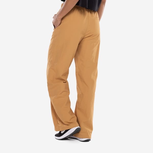 Vista 2 Calça Feminina Nike Trend Wvn MR Nike BEGE