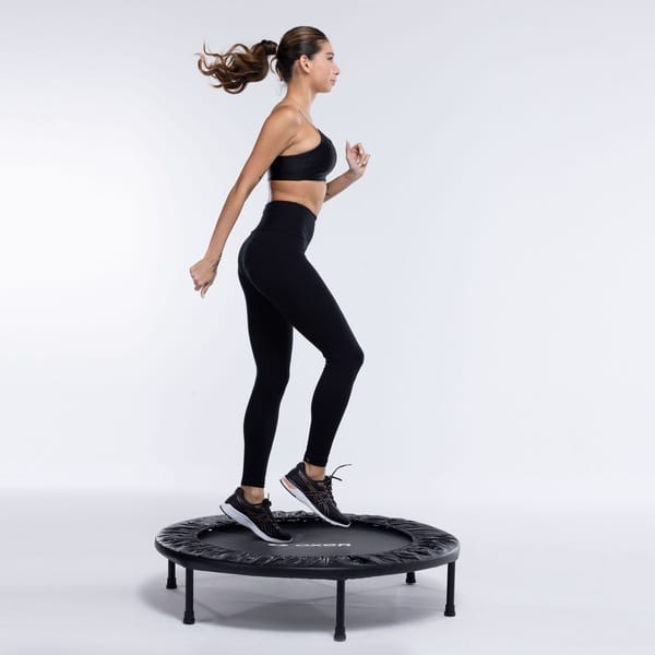 Vista 2 Trampolim Jump Oxer Aço 32 Molas Diâmetro 1 Metro Oxer PRETO