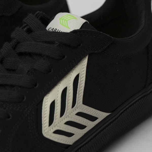 Vista 2 Tênis Cariuma Catiba Pro Low All Black Suede And Canvas Ivory Logo Cariuma PRETO/PRETO