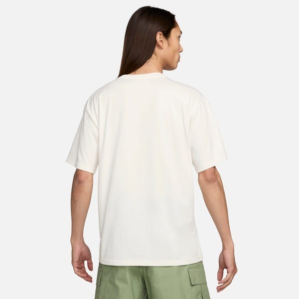 Vista 2 Camiseta Nike Manga Curta Sportswear Tee Club Max Nike OFF WHITE