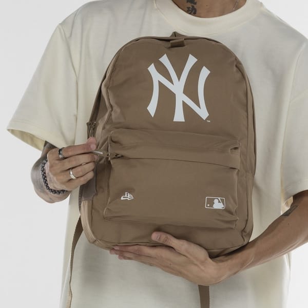 Vista 2 Mochila do New York Yankees New Era Pack Essential new era BEGE
