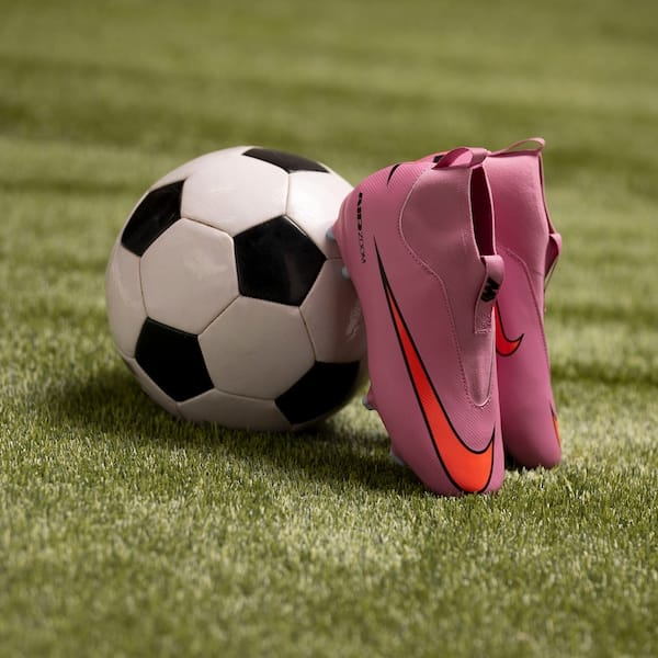 Vista 2 Chuteira de Campo Nike Mercurial Superfly 10 Academy Júnior Nike ROSA/VERMELHO