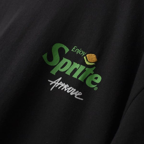 Vista 2 Camiseta Approve x Sprite Manga Curta Huge Bottles Approve PRETO