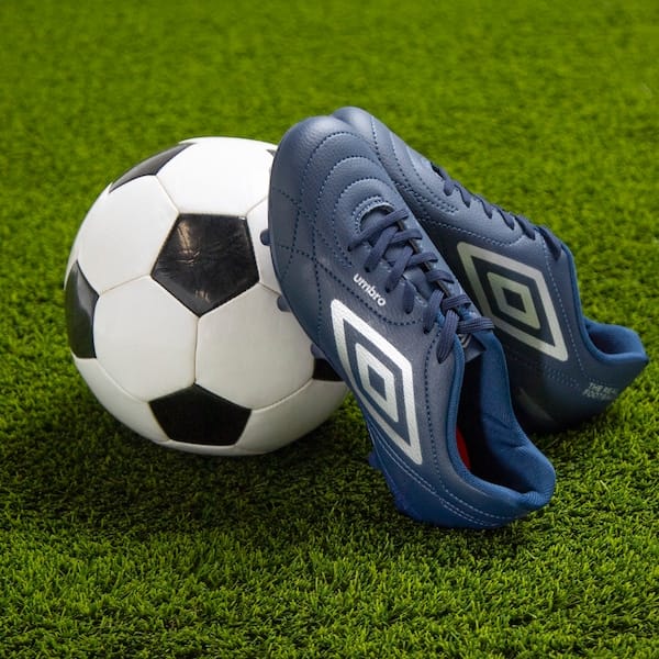Vista 2 Chuteira de Campo Umbro Class Footballer Adulto Umbro AZUL/CINZA