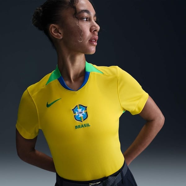 Vista 2 Camisa da Seleção do Brasil CBF I 25/26 Torcedor Pro Nike Feminina Nike VERDE CLARO
