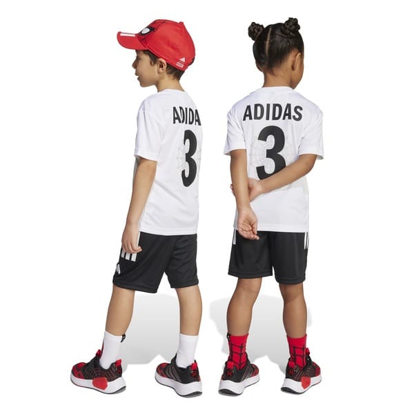 Vista 2 Conjunto Infantil adidas Homem-Aranha Marvel Camiseta e Bermuda Adidas BRANCO/PRETO