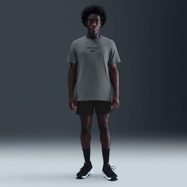 Vista 2 Camiseta Nike Pro Training Masculina Nike CINZA ESCURO