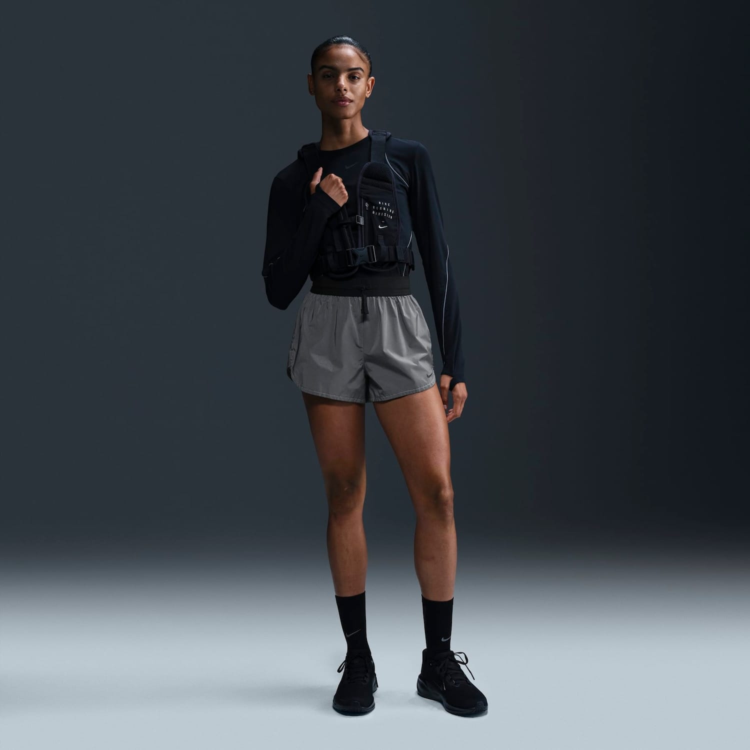 Vista principal Shorts Nike Run Division Feminino Nike Cinza