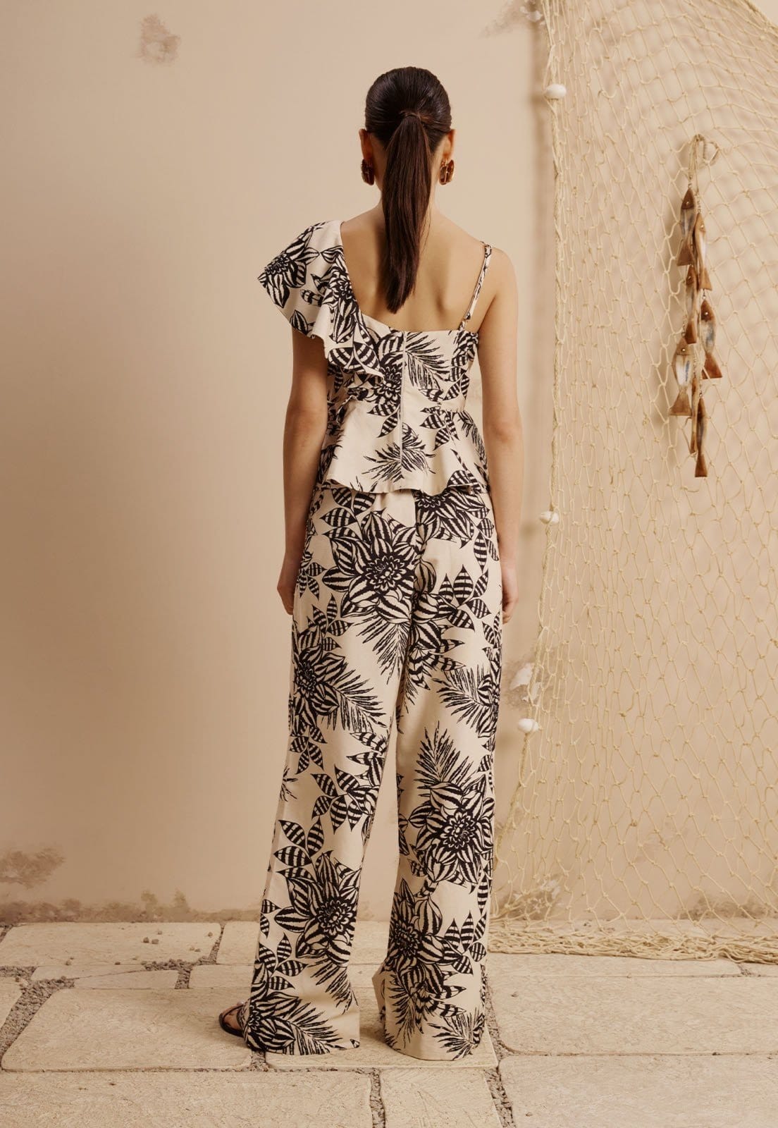 Vista 2 Calça Reta Estampada Carajas CaCay off-white