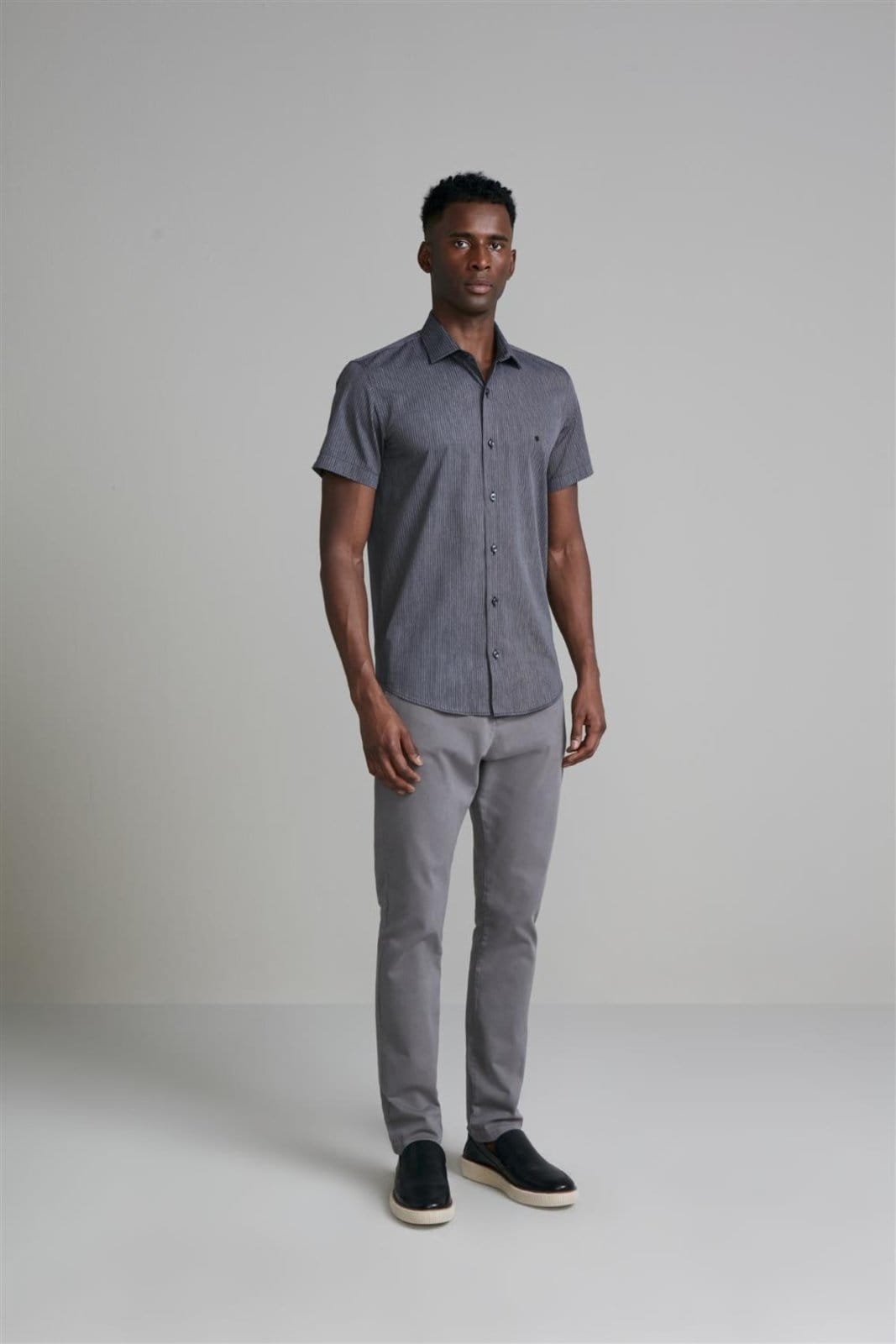 Vista 2 HIGHSTIL Camisa Manga Curta Slim Fit Listrada HIGHSTIL preto