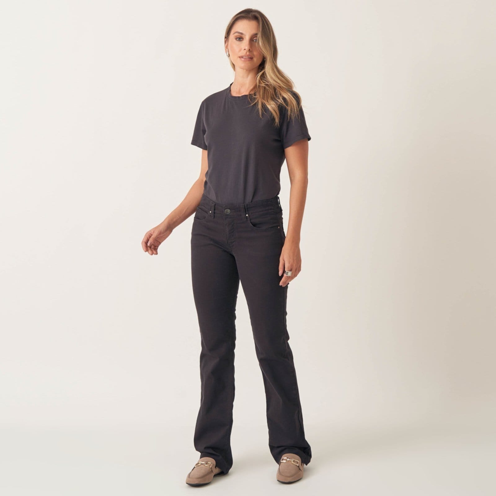 Vista 2 Calça Jeans Confort Reta Cintura Alta Cós Revel Listras Bloom preto