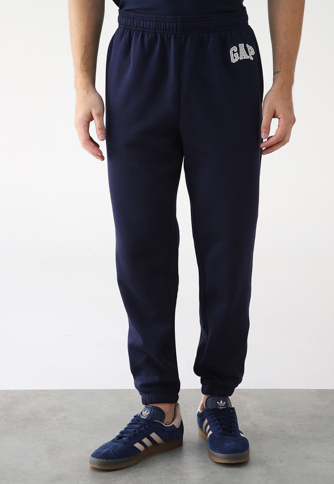 Vista principal Calça de Moletom GAP Jogger Logo Azul-Marinho GAP azul marinho