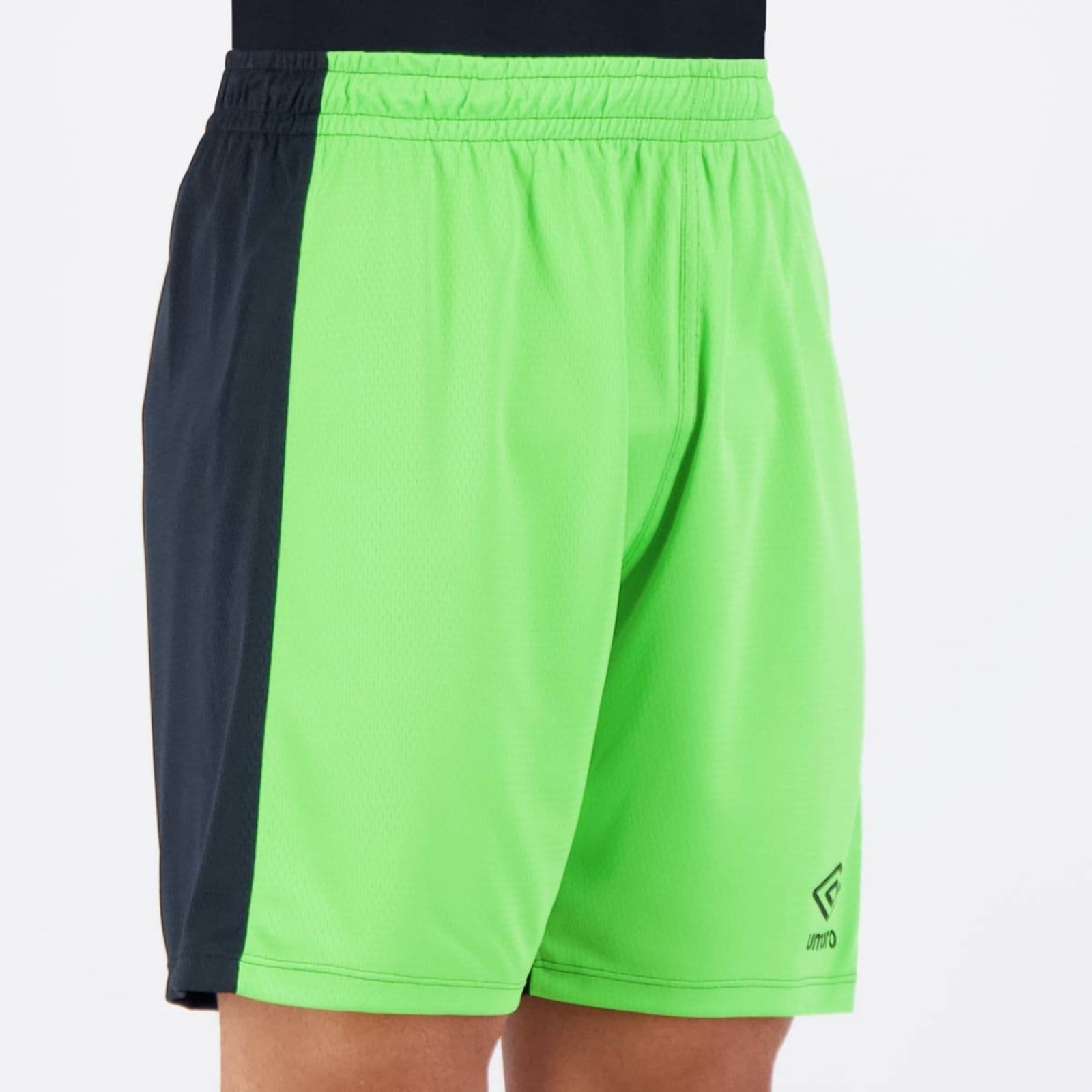 Vista 2 Calção Umbro Raptor Preto e Umbro verde