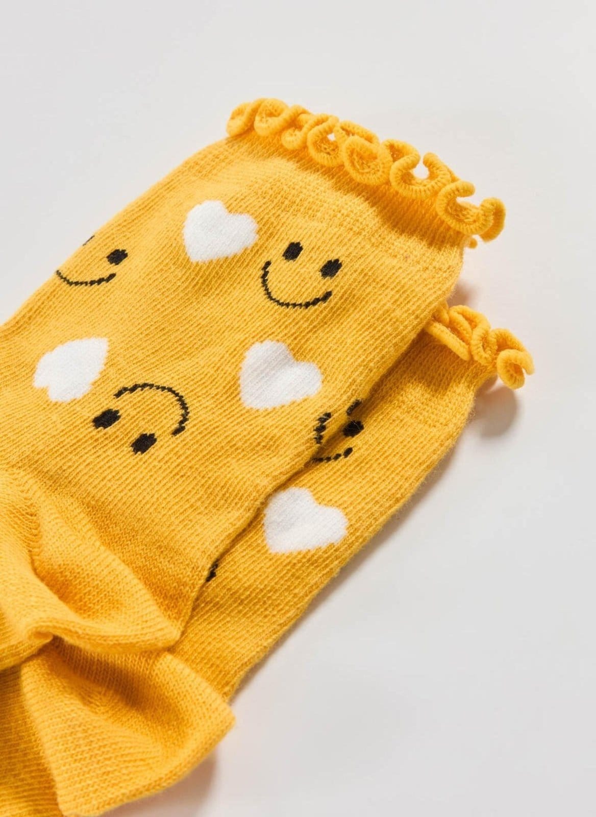 Vista 2 Meia Amarela Babadinho Coração Smile Youcom amarelo