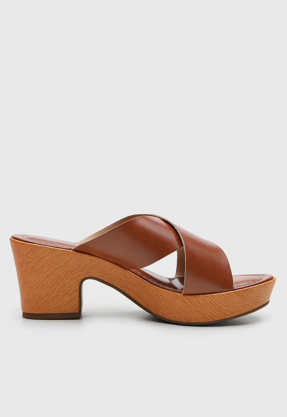 Vista 2 Sandália Feminina VIA UNO Salto Bloco Tiras Cruzadas VIA UNO marrom