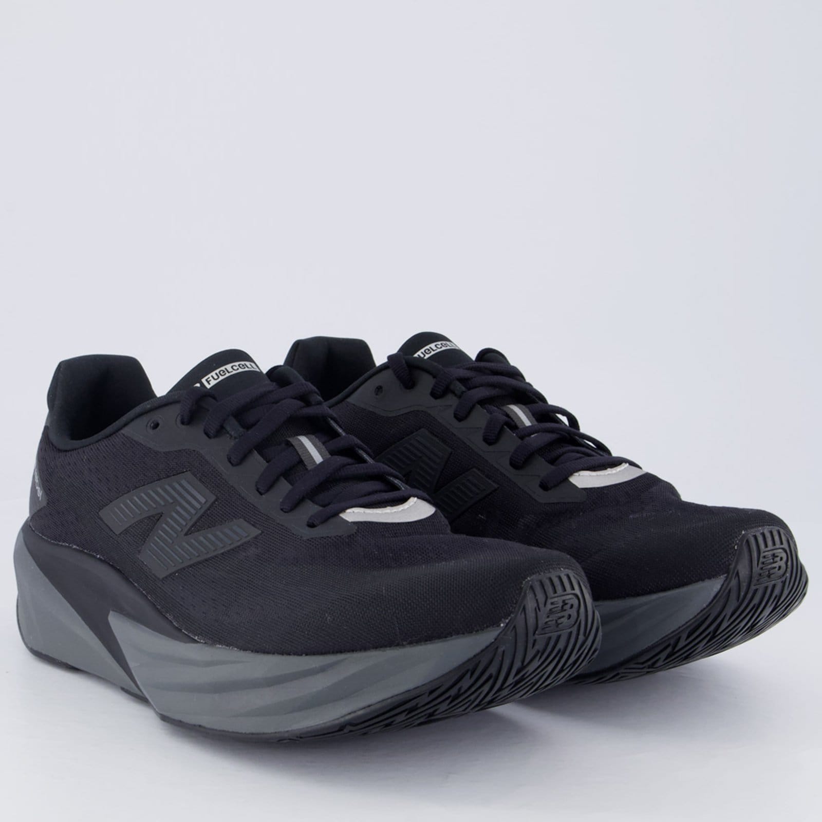 Vista 2 Tênis New Balance Fuelcell Rebel V5 e Grafite New Balance preto