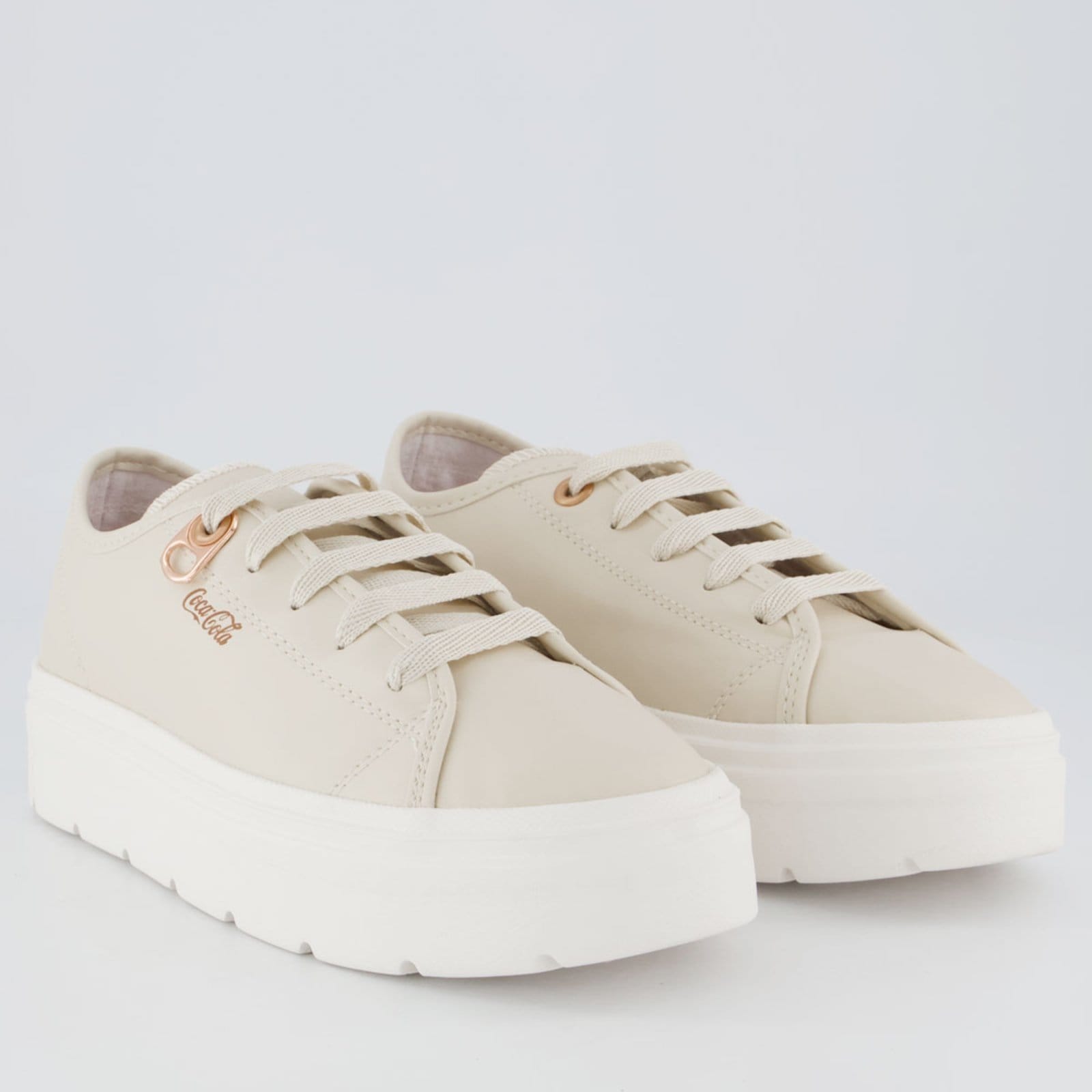 Vista 2 Tênis Coca Cola Harmony Class Town Feminino Off White Coca-Cola branco white