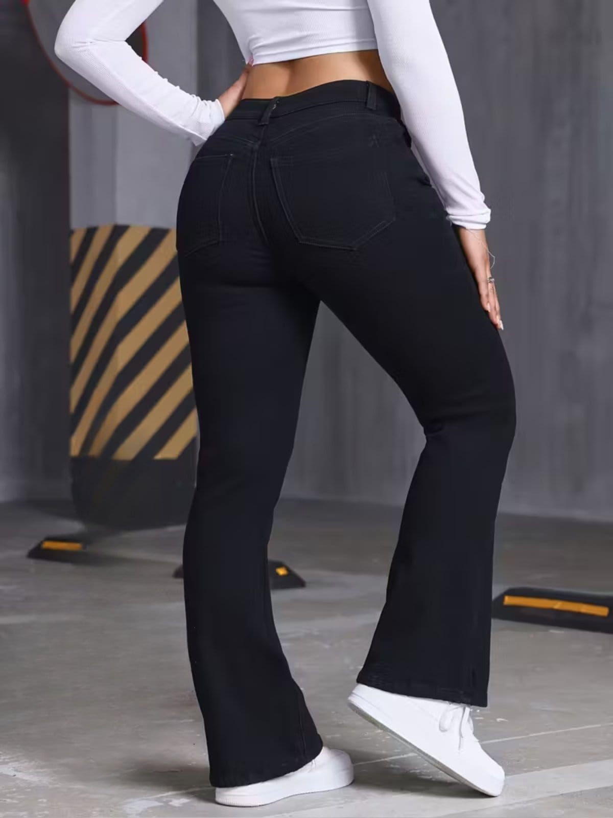 Vista 2 Calça Flare Feminina Text Boca de Sino Cintura Alta Modeladora TEX JEANS jeans/preto