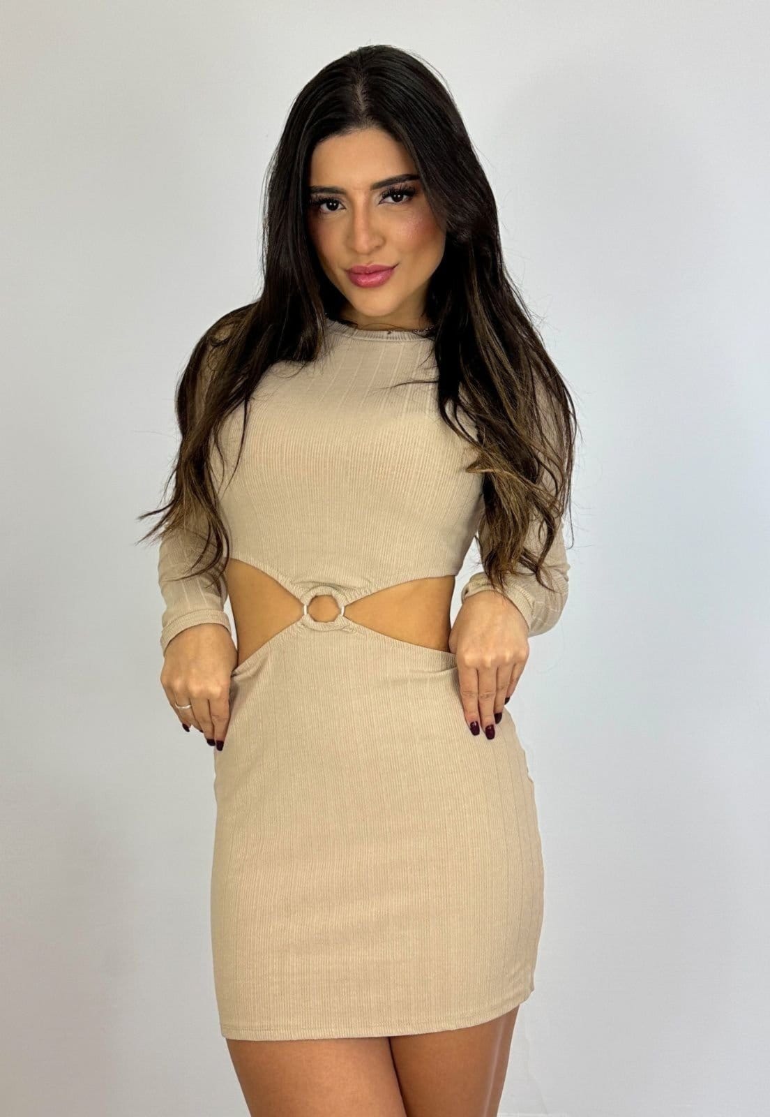 Vista 2 Vestido Curto Manga Longa Argola Canelado Lolita Creme Cia do Vestido bege