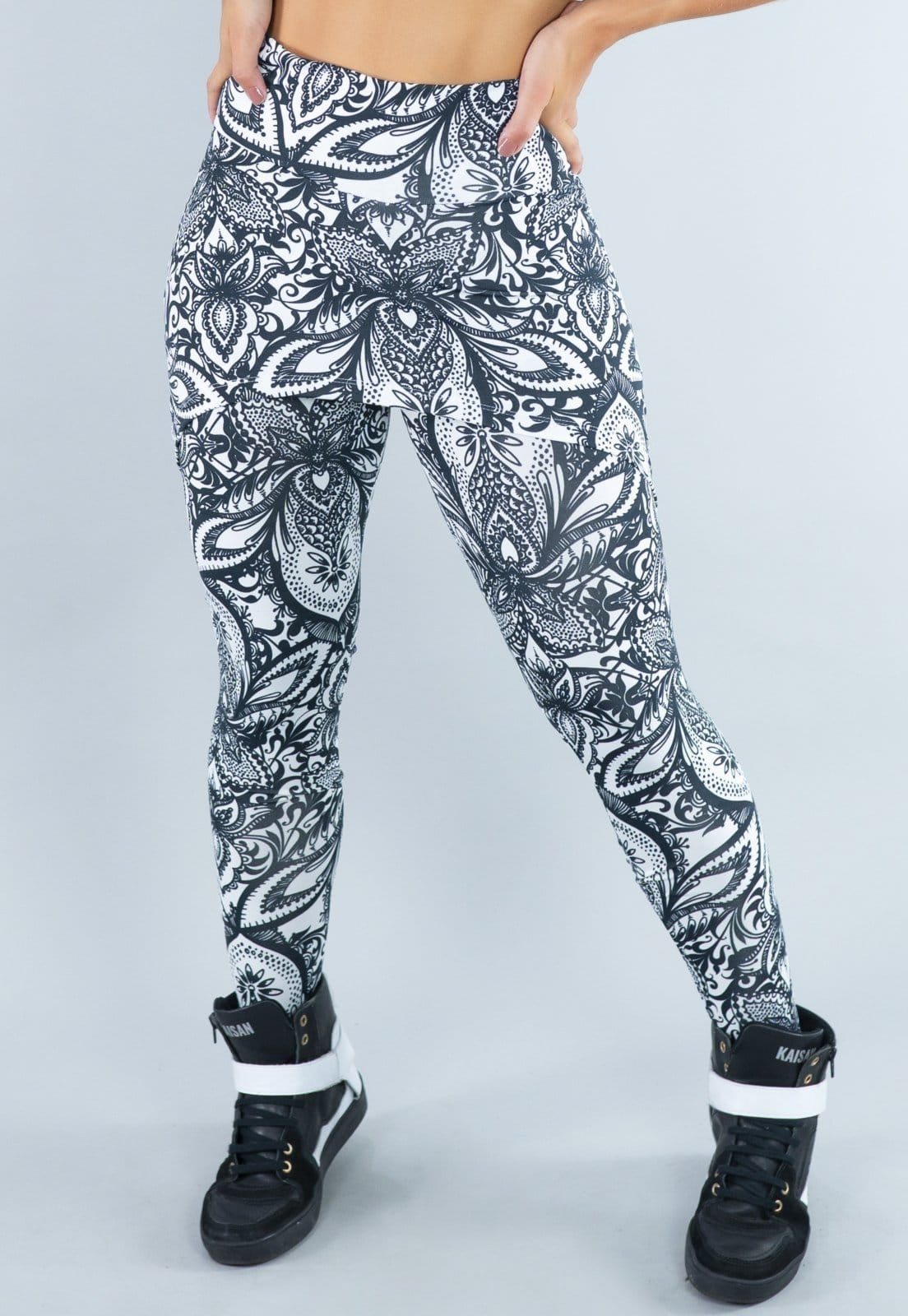 Vista principal Calça Legging MVB Modas Saia Tapa Bumbum Suplex Lisa Mandala Mvb Modas branco/estampado/multicolorido/preto