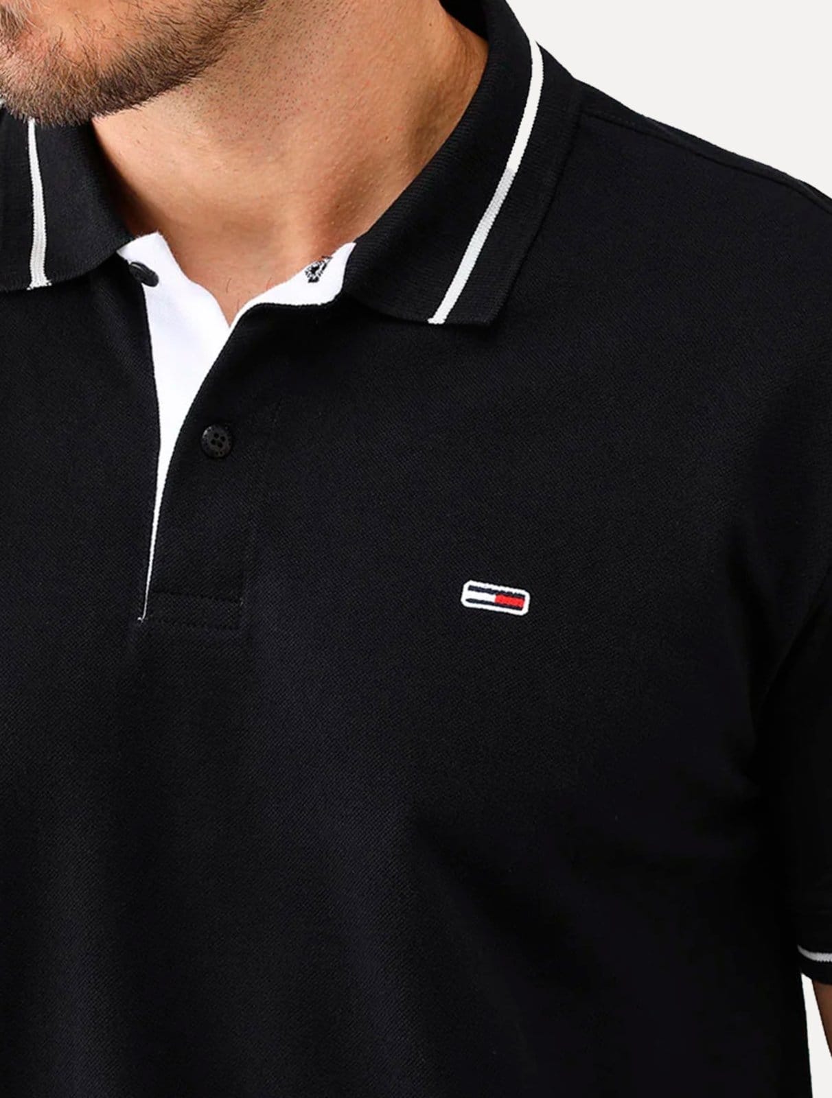 Vista 2 Polo Tommy Jeans Masculina Piquet Regular Tipped Preta Tommy Jeans preto