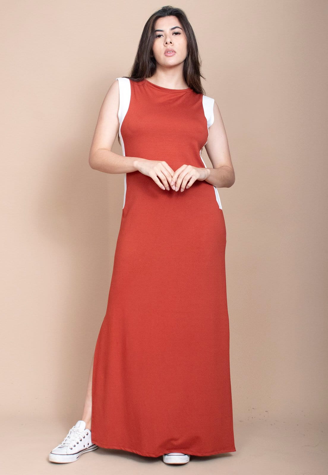 Vista 2 Vestido Cabanafree Longo Malha Laranja com Detalhes Cabanafree branco