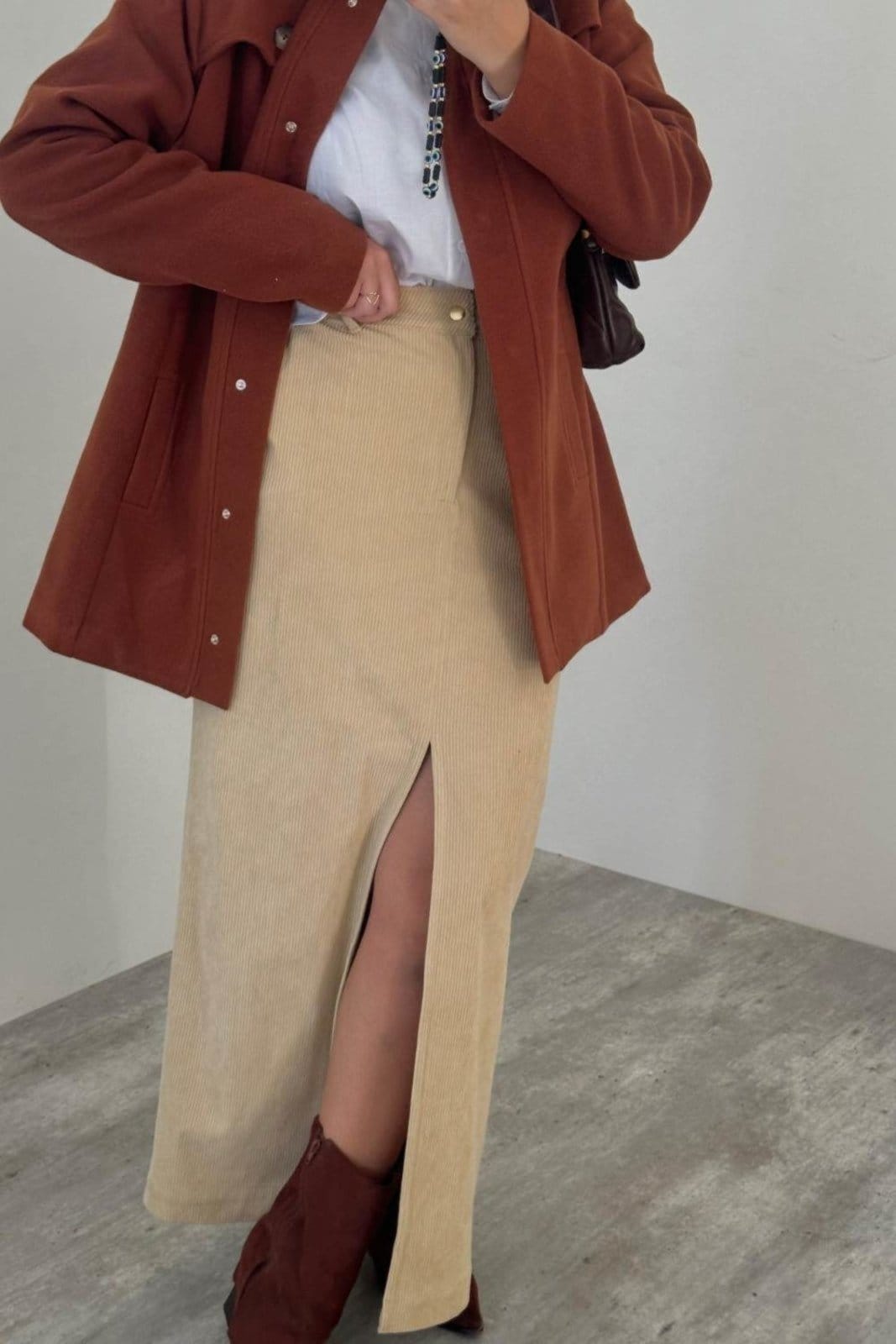 Vista 2 Saia Vanibele Veludo Vanibele bege