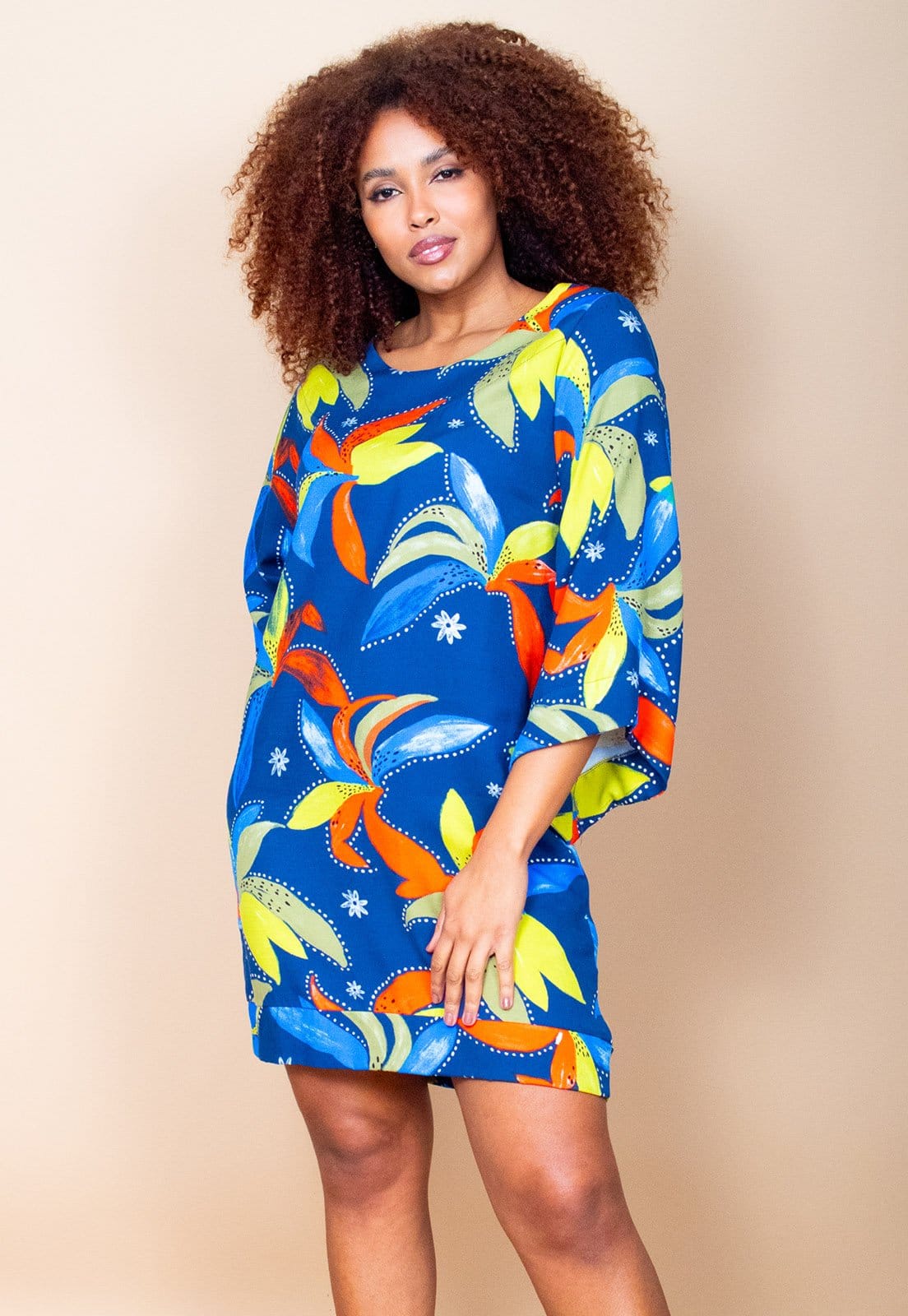 Vista principal Vestido Curto Cabanafree Balli Manga Ampla Estampa Maré Vibrante Cabanafree amarelo/estampado/laranja/verde