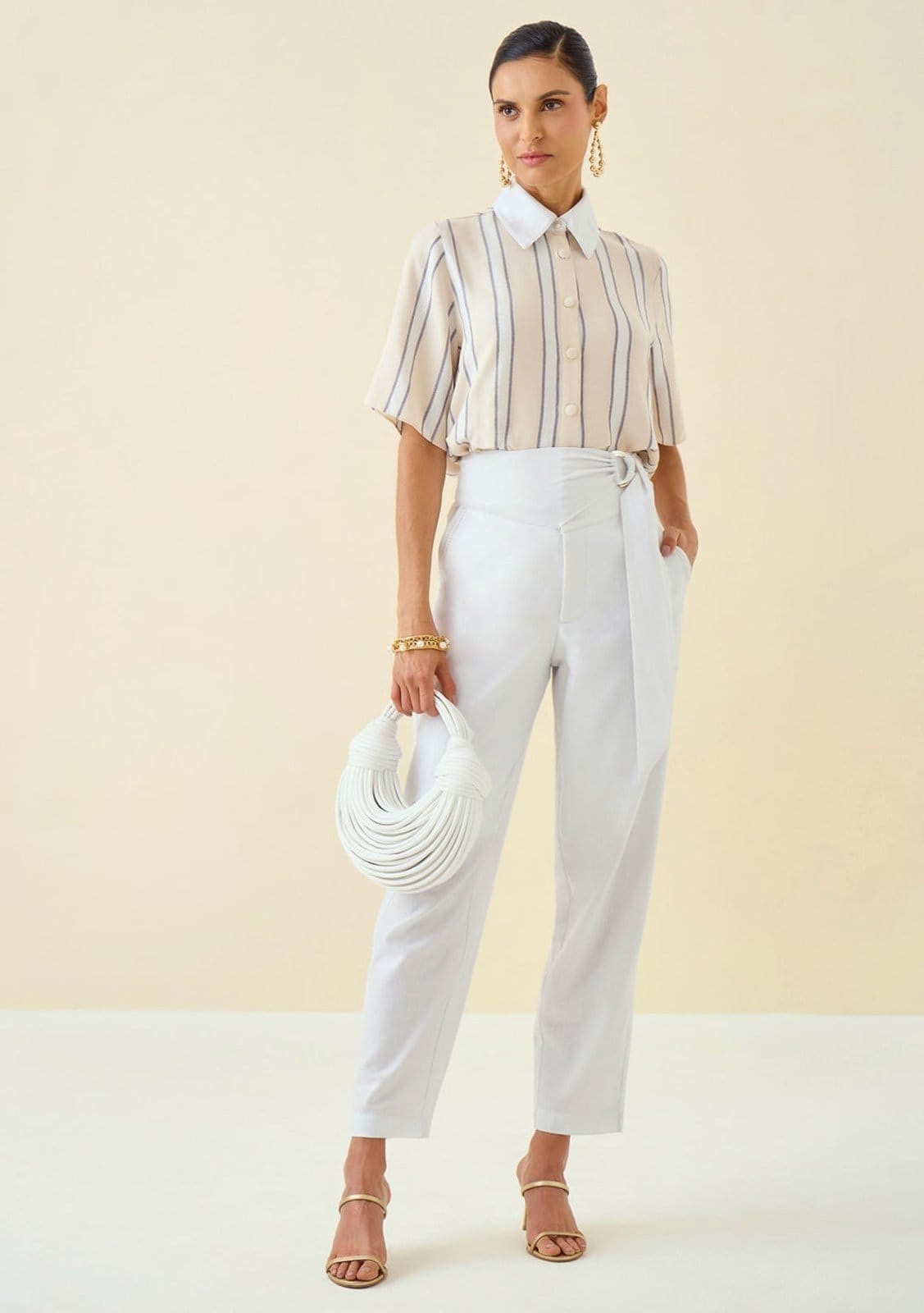 Vista principal Calça Maria Valentina Cenoura Cós Alto Com Transpasse Bolso Bordado Maria Valentina azul