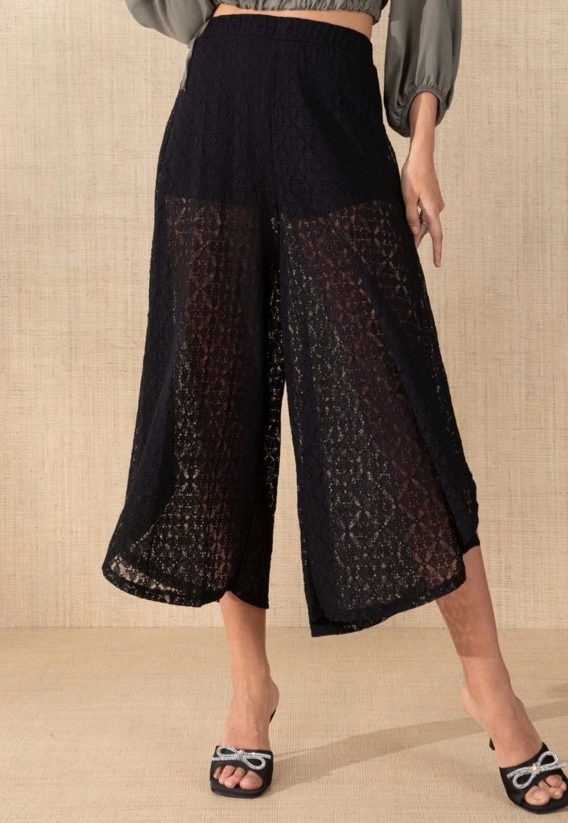 Calça Em Renda Com Elástico Na Cintura