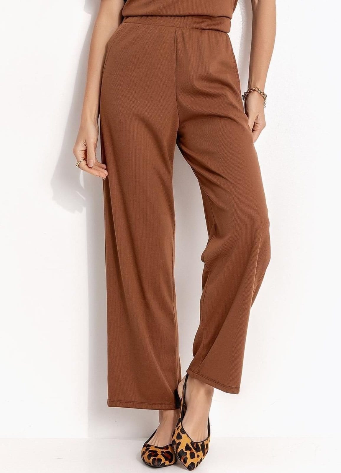 Vista principal Calça Em Canelado Quintess Amendoado Quintess marrom