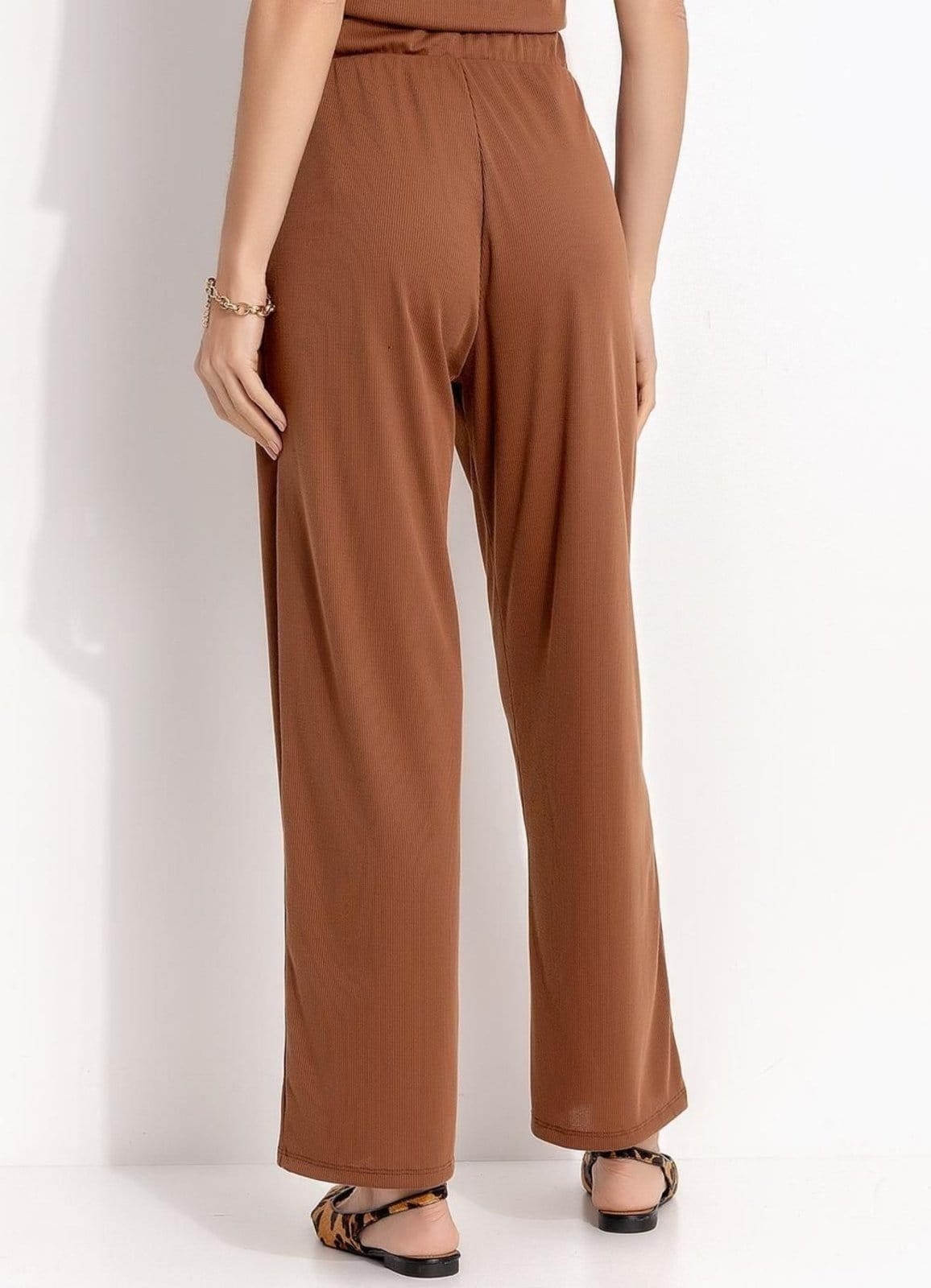 Vista 2 Calça Em Canelado Quintess Amendoado Quintess marrom