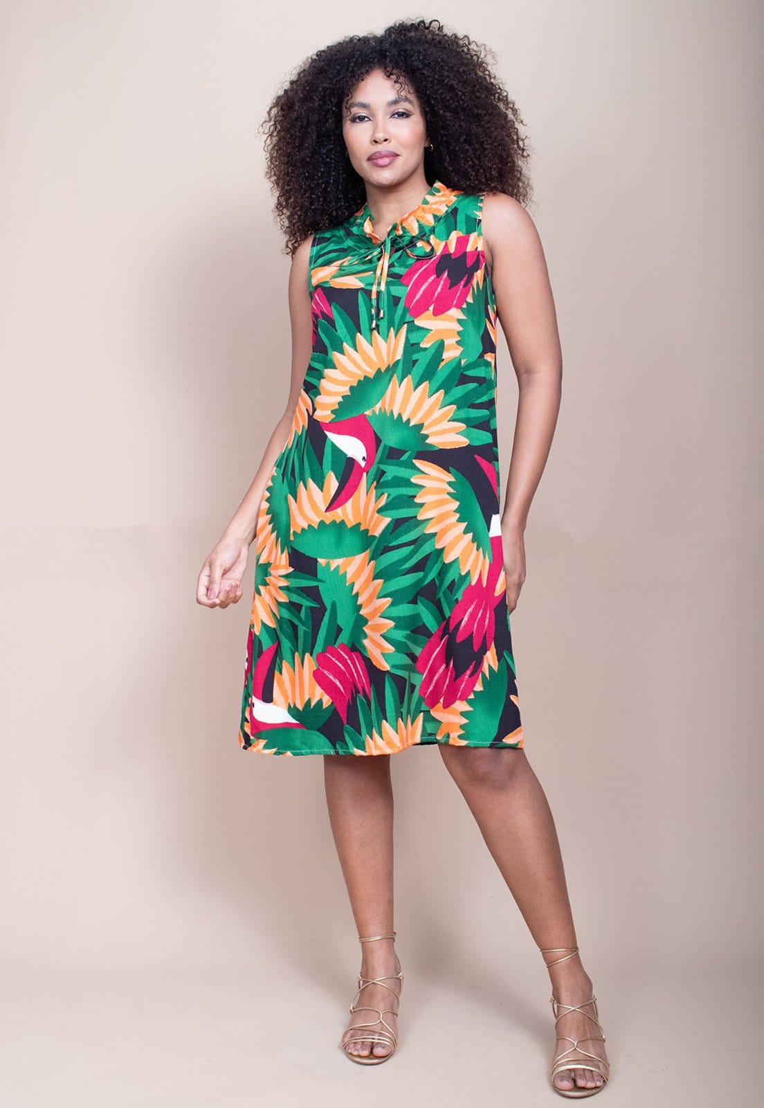 Vista principal Vestido Midi Cabanafree Viscose Piaf Festa dos Tucanos Cabanafree estampado/laranja/verde/vermelho