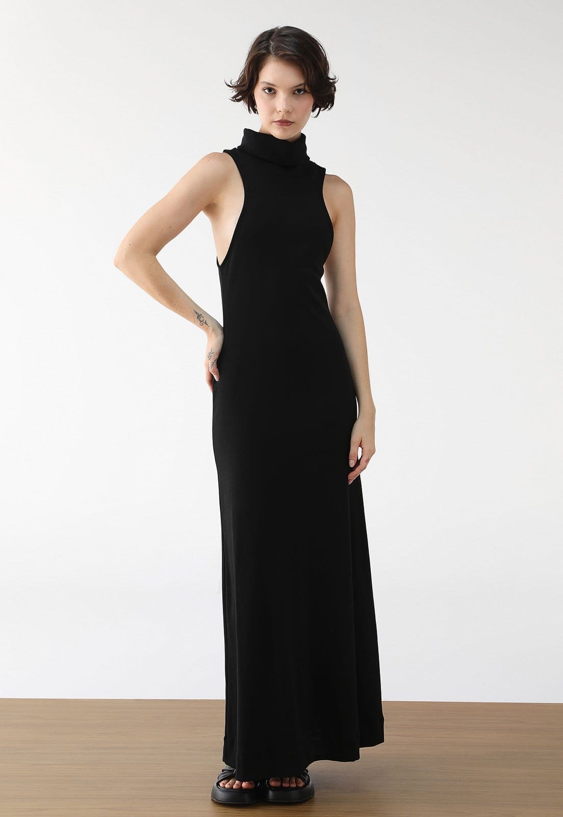 Vista principal Vestido FARM Longo Gola Alta FARM preto