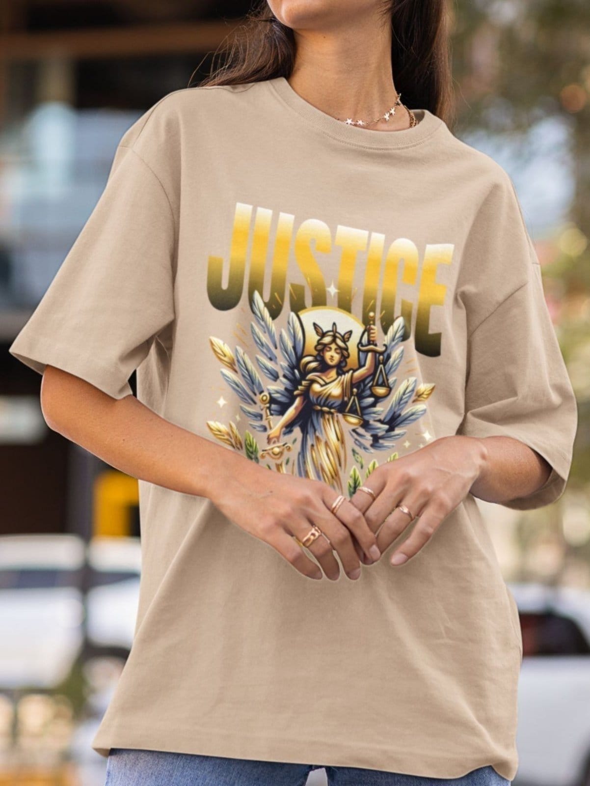 Vista 2 Camiseta Feminina GuGi Justiça Direito Caqui Gugi cáqui caqui