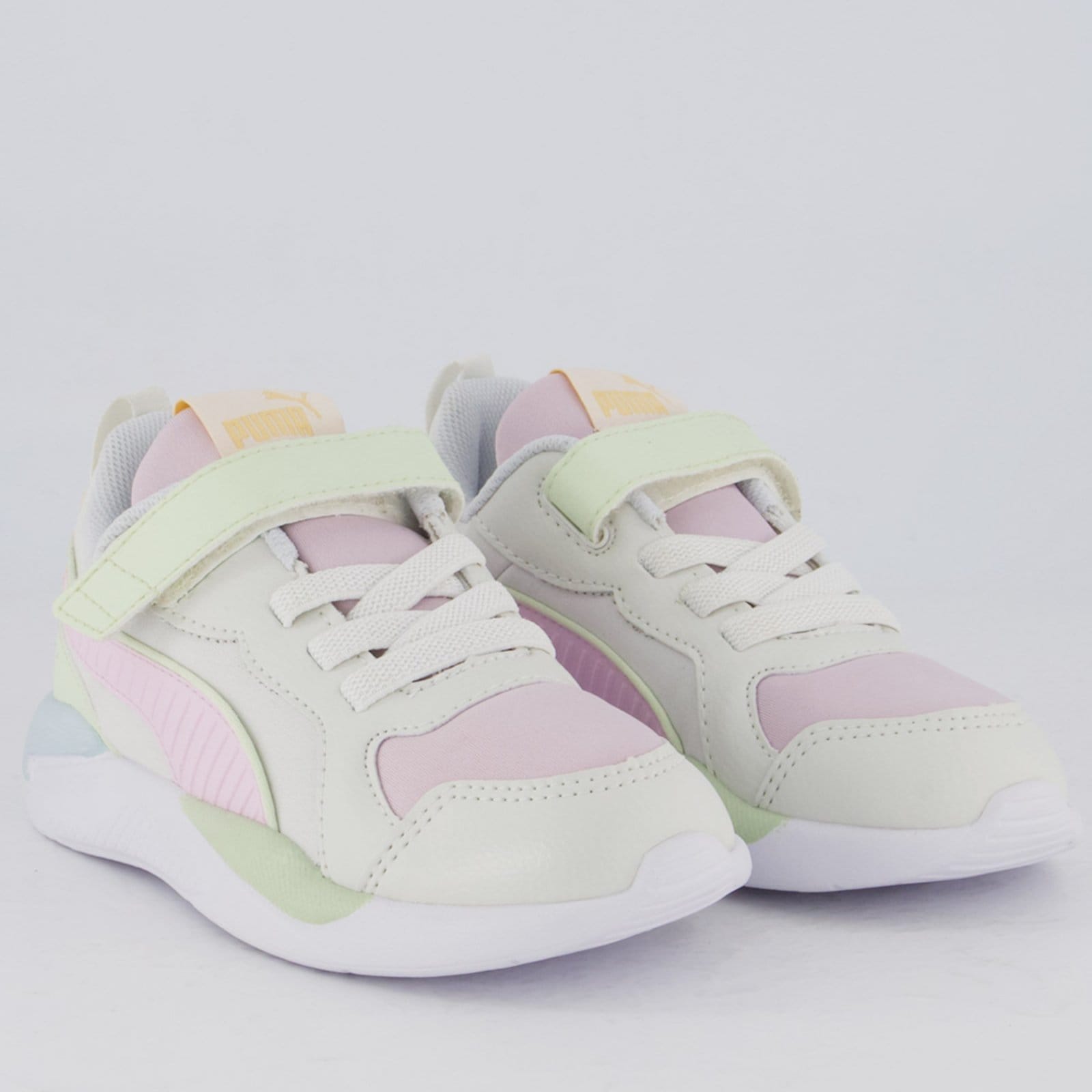 Vista 2 Tênis Puma X-Ray AC PS BDP Juvenil e Branco Puma rosa