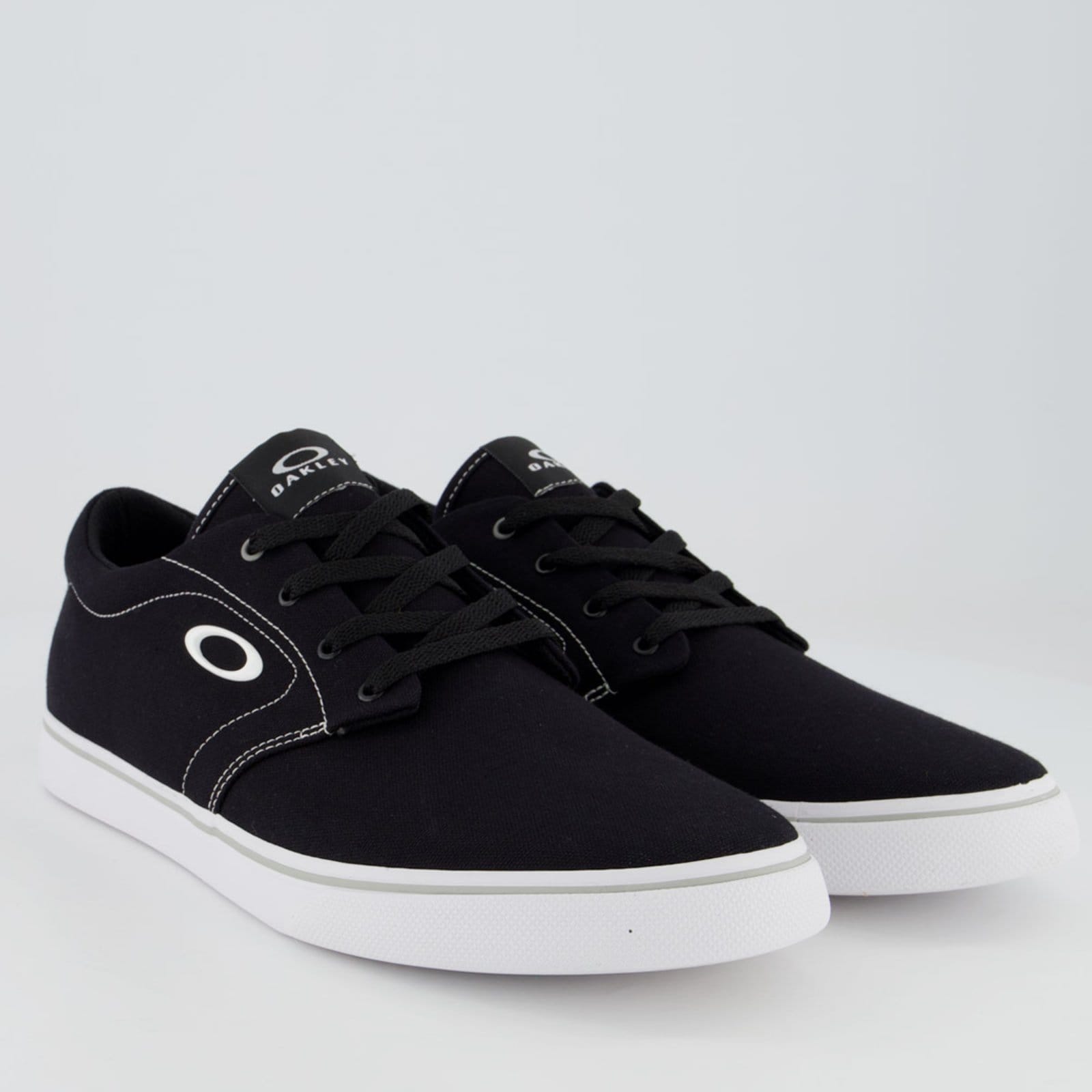 Vista 2 Tênis Oakley Split II e Branco Oakley preto