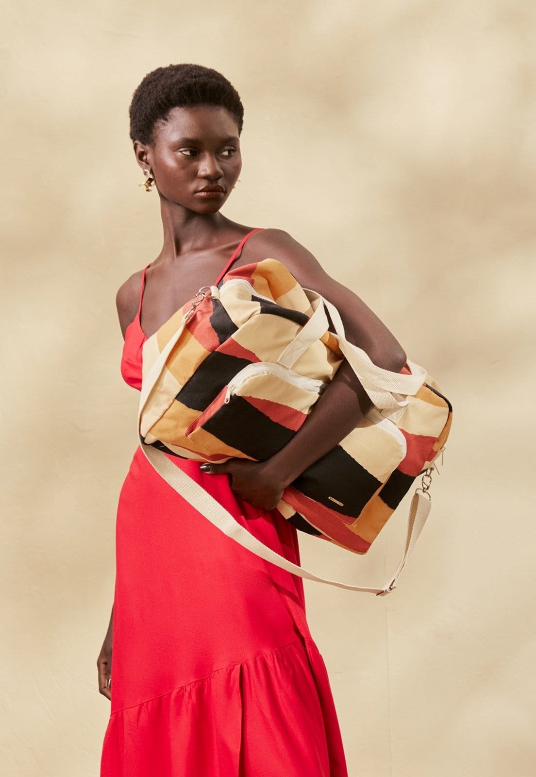 Vista 2 Mala Viagem Estampada Relevo CaCay bege