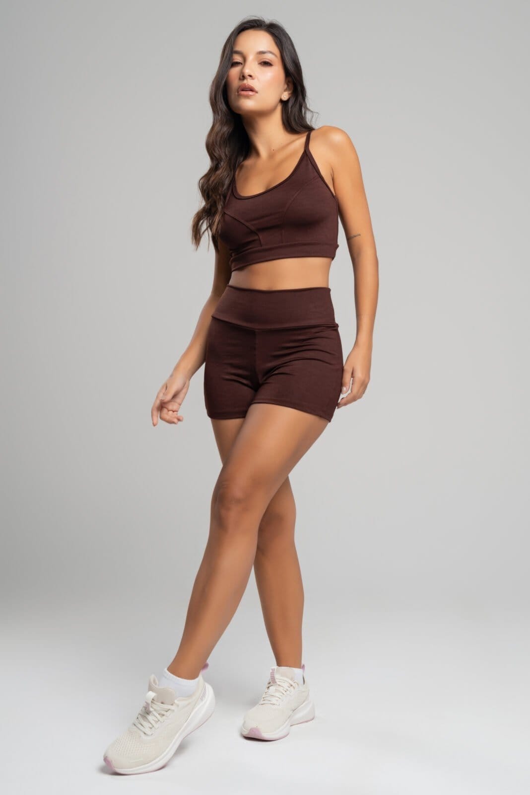 Vista 2 Conjunto Fitness Vicbela Short Curto + Top Alcinha Suplex Feminino Moda Fitness Academia de Treino Vicbela bronze/café/castanho/marrom