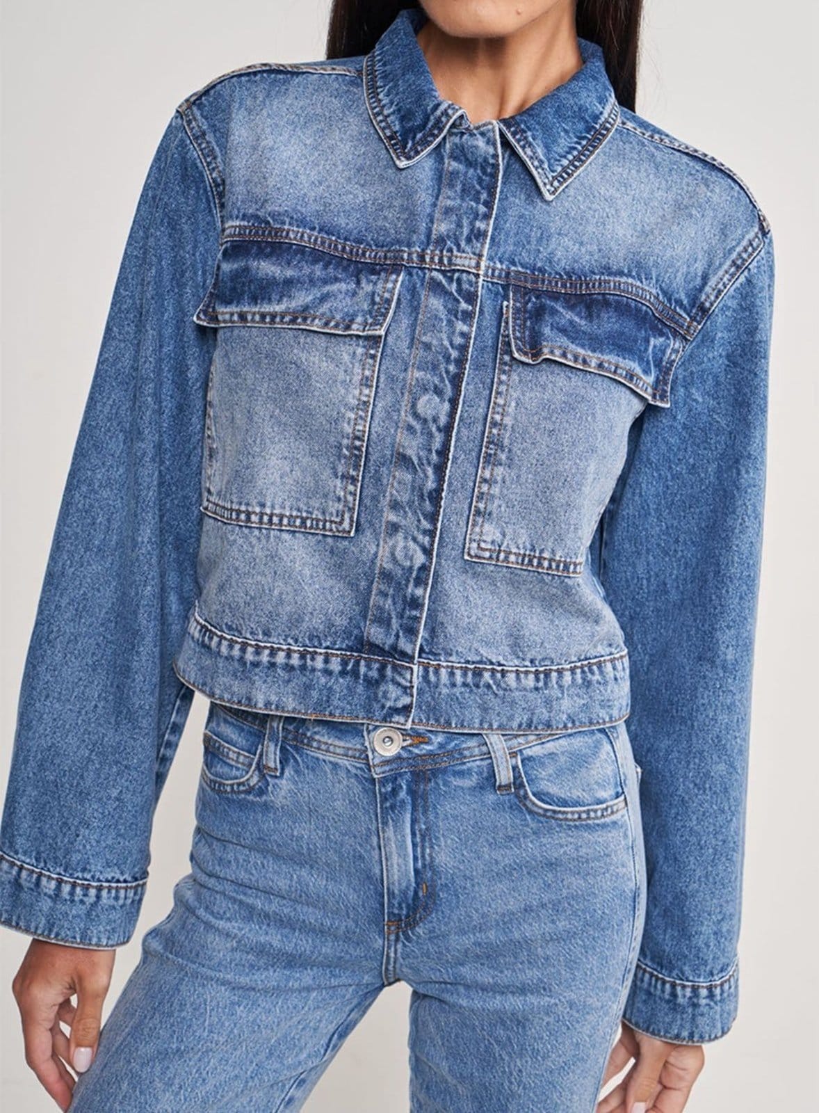 Vista principal Jaqueta Jeans Bolso Frente Colcci azul