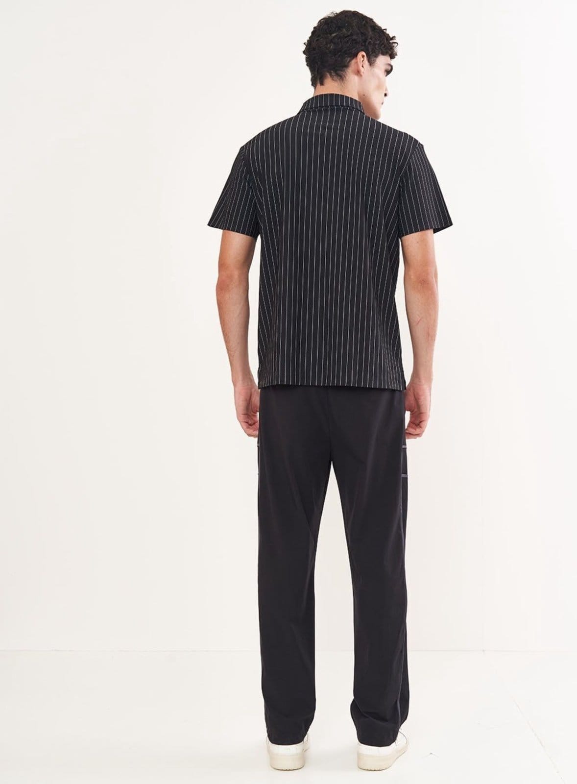 Vista 2 Polo Masculina Com Estampa Em Listras Colcci Colcci preto