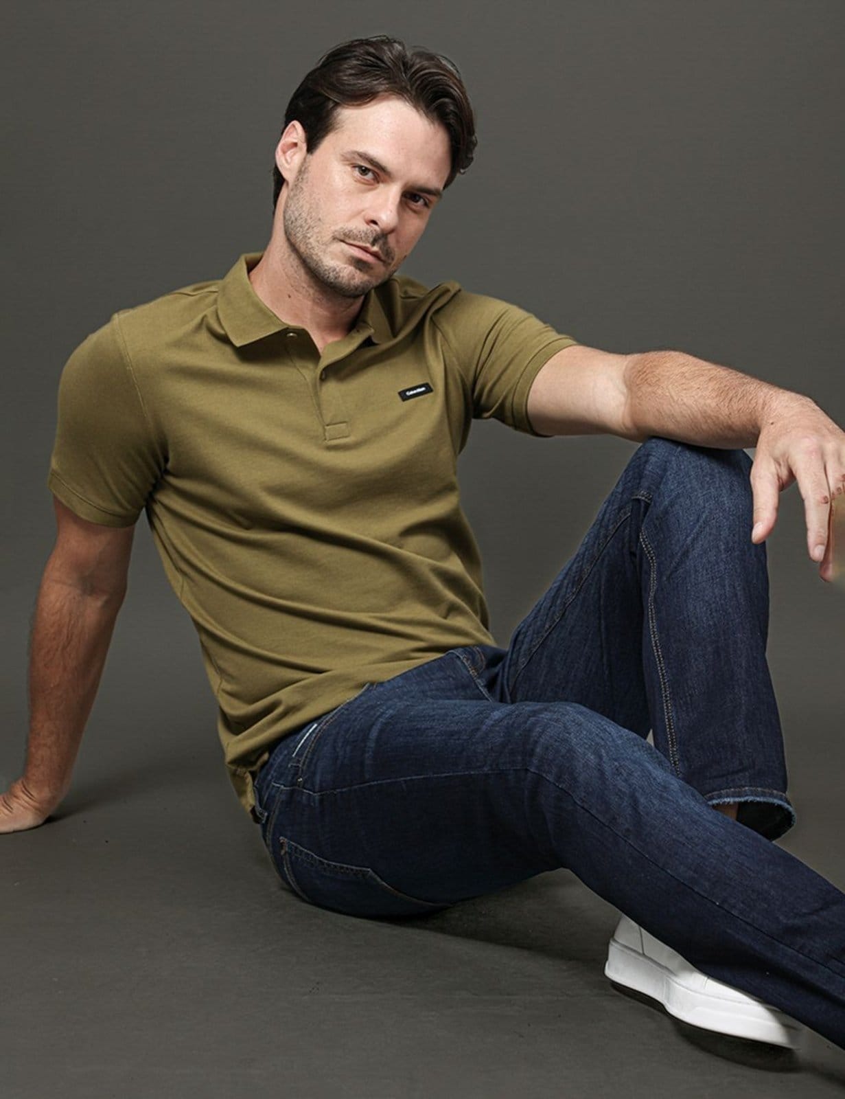 Vista principal Polo Masculina Slim Piquet Calvin Klein - Oliva CKS Premium Label verde oliva