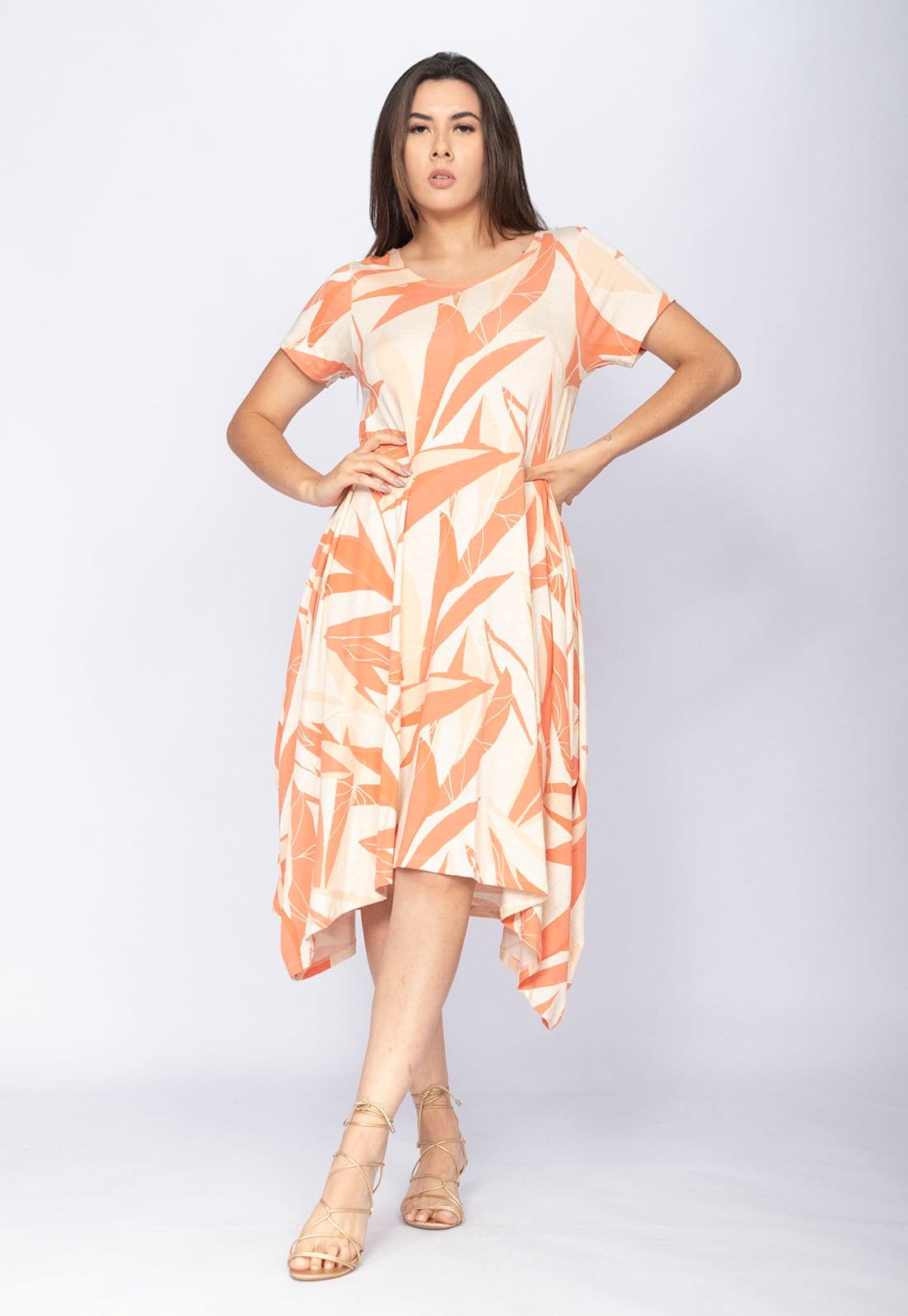 Vista 2 Vestido CabanaFree Saruel Malha Manga Curta Estampa Selvagem Cabanafree estampado/laranja