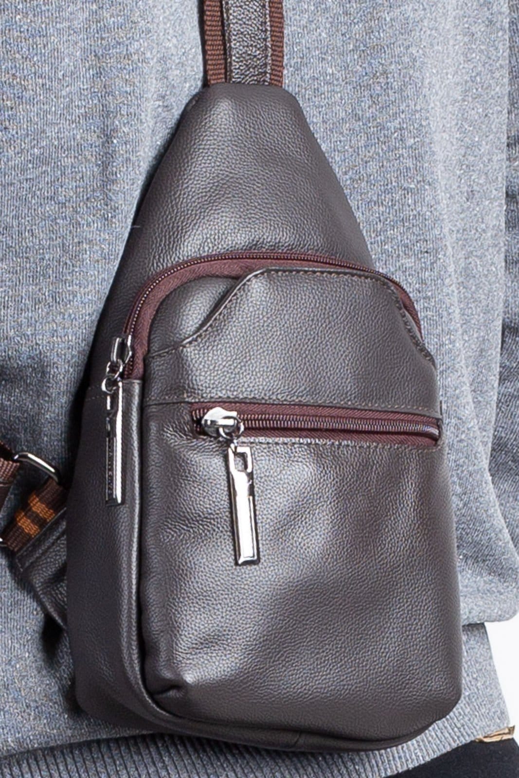 Vista 2 Mini mochila transversal de couro Jeff Vira Vento café