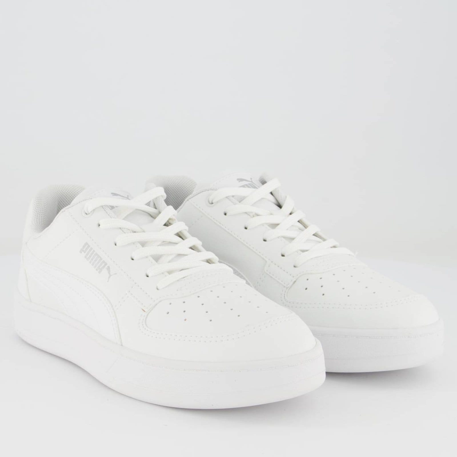 Vista 2 Tênis Puma Caven 2.0 BDP Feminino e Prata Puma branco